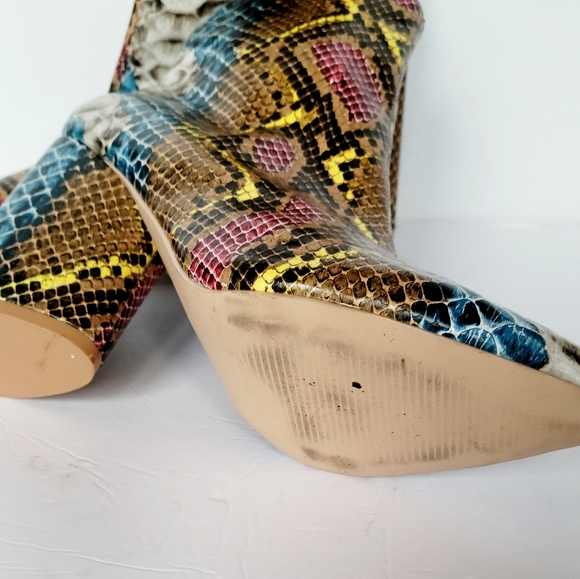 Pointed toe snake print booties - Picture 3 of 5